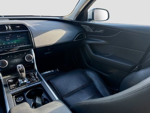 Used 2020 Jaguar XE S image 21