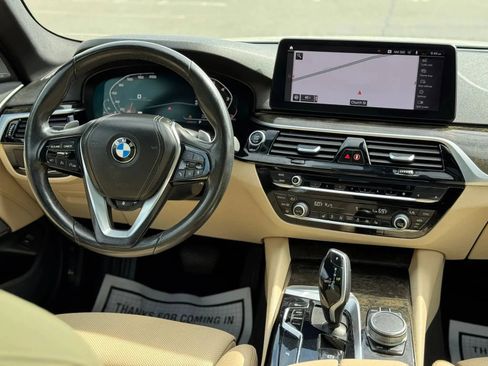 Used 2022 BMW 530i w/ Premium Package RWD image 19