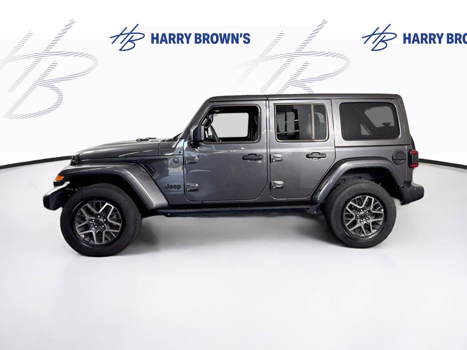 Used 2025 Jeep Wrangler Unlimited Sahara AWD/4WD image 26