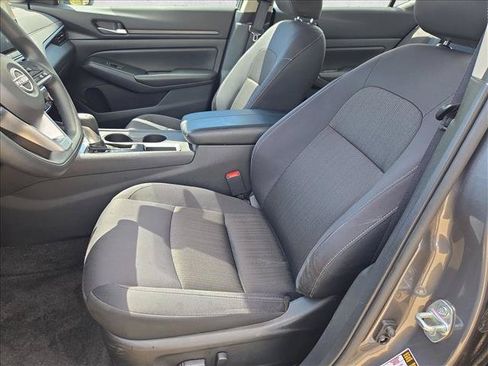 Used 2025 Nissan Altima 2.5 SV FWD image 13