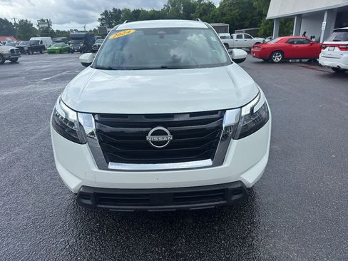 Used 2024 Nissan Pathfinder SV FWD image 4