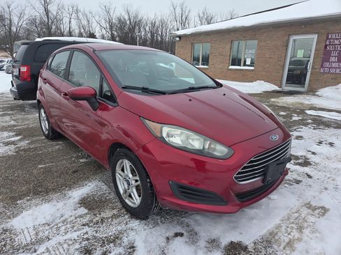 Used 2017 Ford Fiesta SE image 3