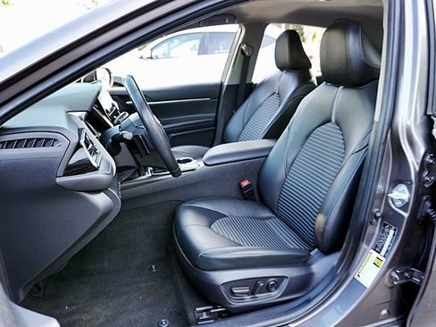 Used 2023 Toyota Camry SE image 14