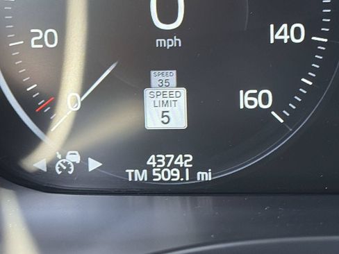 Used 2021 Volvo XC60 T8 R-Design w/ Advanced Package AWD/4WD image 29