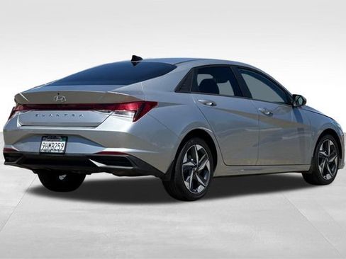 Used 2023 Hyundai Elantra SEL w/ Convenience Package FWD image 4