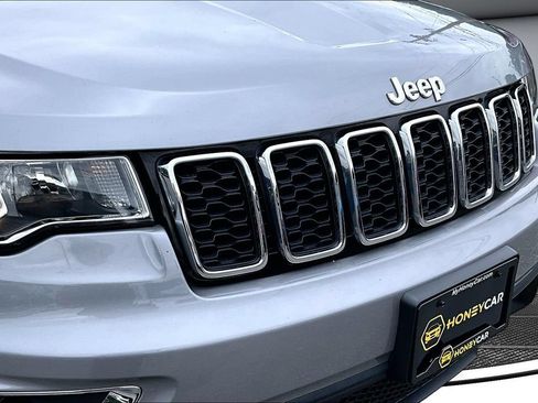 Used 2021 Jeep Grand Cherokee Laredo w/ Security & Convenience Group AWD/4WD image 33