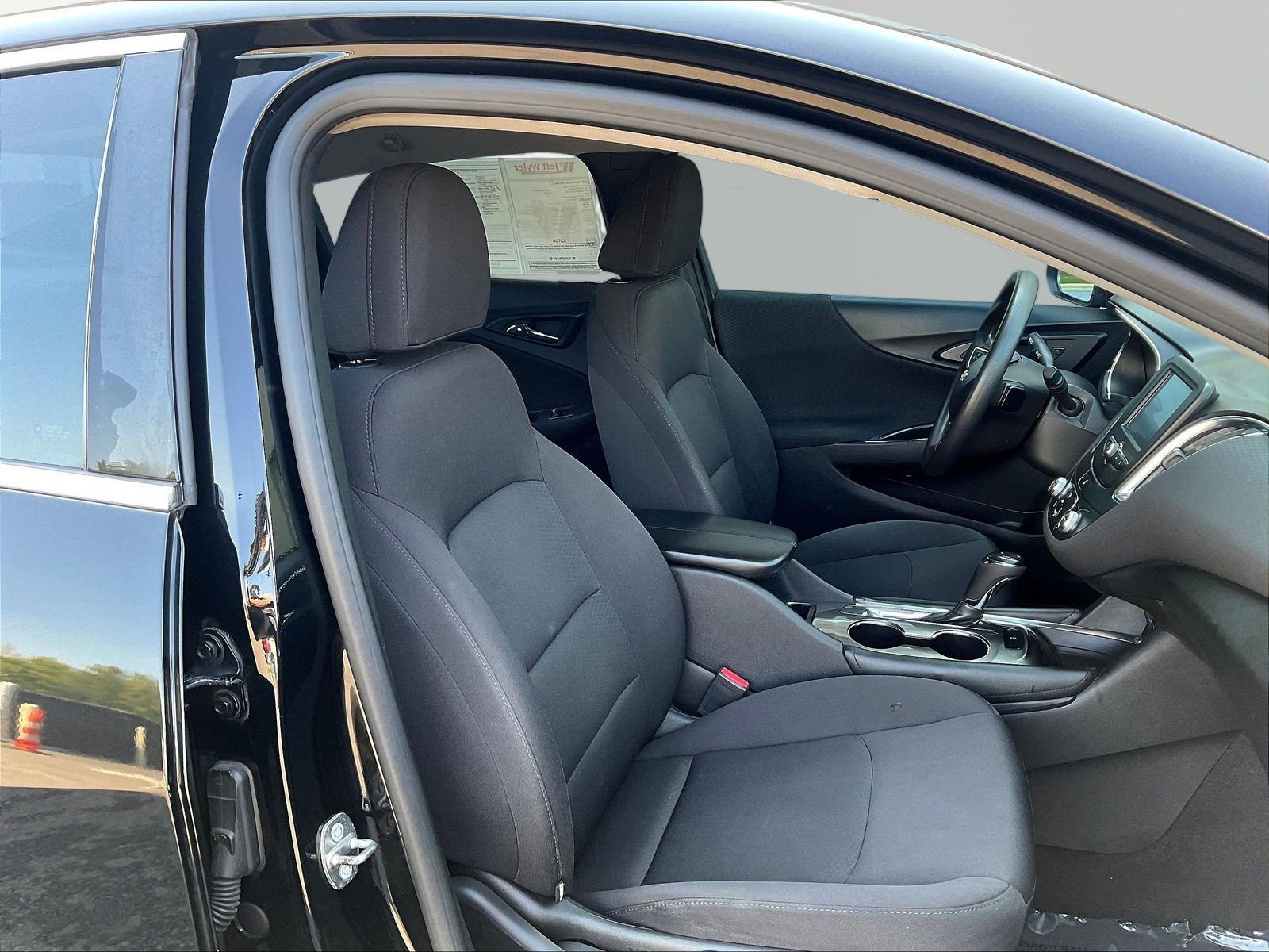 Used 2017 Chevrolet Malibu LT FWD image 28