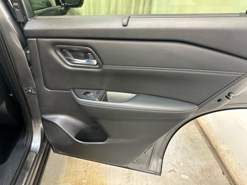 Certified 2025 Nissan Rogue SL w/ Tech Package AWD/4WD image 30