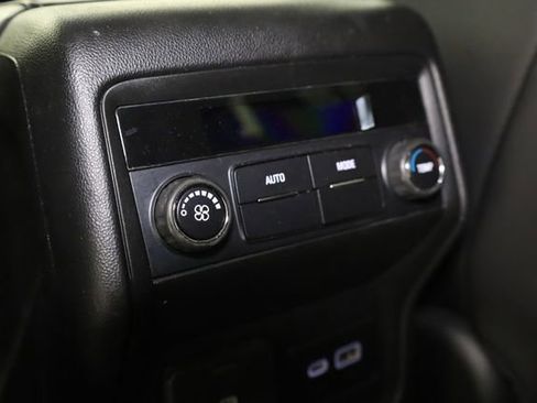 Used 2023 GMC Acadia SLT image 29