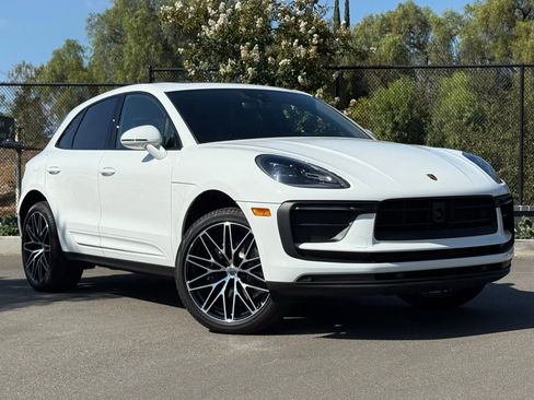 Used 2025 Porsche Macan AWD/4WD image 9