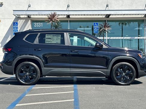 New 2026 Volkswagen Taos SE image 4