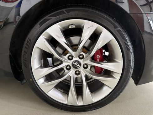 Used 2015 Hyundai Genesis 3.8 image 28