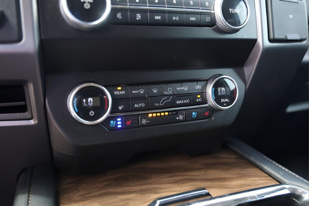 Used 2021 Ford Expedition Platinum RWD image 18