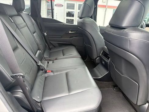 Used 2024 Lexus GX 550 w/ Accessory Package (2T) AWD/4WD image 14