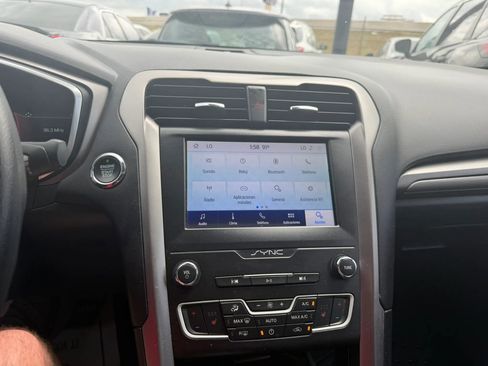 Used 2020 Ford Fusion SE AWD/4WD image 14