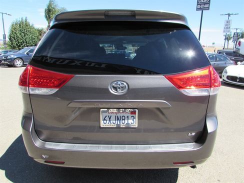 Used 2012 Toyota Sienna LE FWD image 6