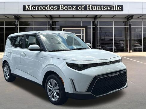 Used 2025 Kia Soul LX FWD image 1