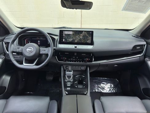 Used 2024 Nissan Rogue SL w/ SL Premium Package FWD image 12