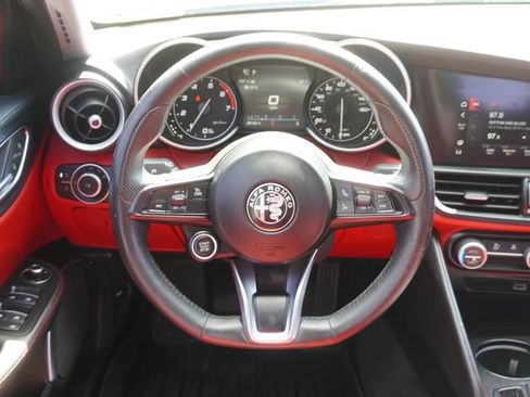 Used 2020 Alfa Romeo Giulia RWD image 15