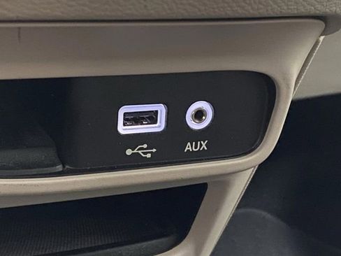 Used 2018 Chrysler Pacifica Touring-L image 22