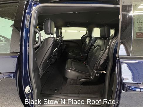 Used 2018 Chrysler Pacifica Touring-L Plus w/ S Appearance Package FWD image 20