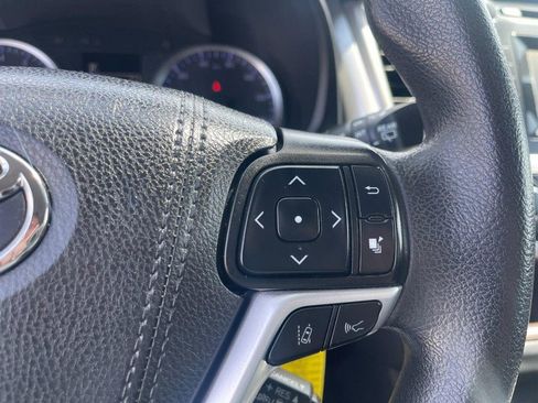Used 2019 Toyota Highlander LE FWD image 22