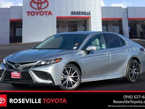 Certified 2022 Toyota Camry SE image 1