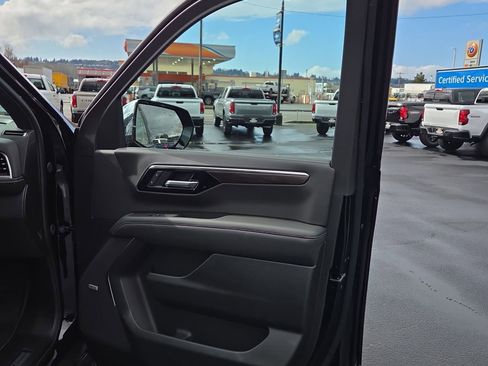 New 2026 Chevrolet Suburban Premier w/ Sun And Tow Package AWD/4WD image 17