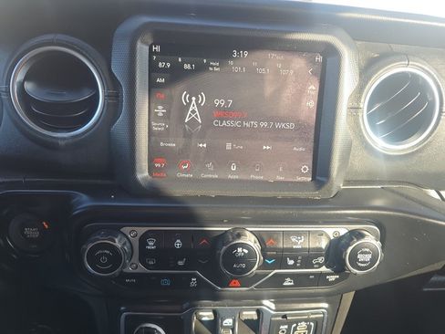 Used 2022 Jeep Wrangler Unlimited Sahara w/ Cold Weather Group AWD/4WD image 25