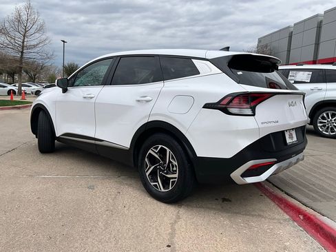 Used 2025 Kia Sportage LX image 8