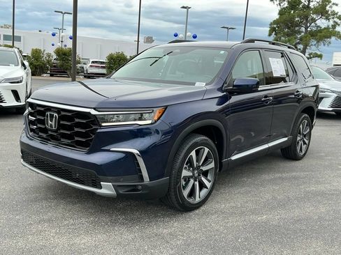 Used 2025 Honda Pilot Touring image 7