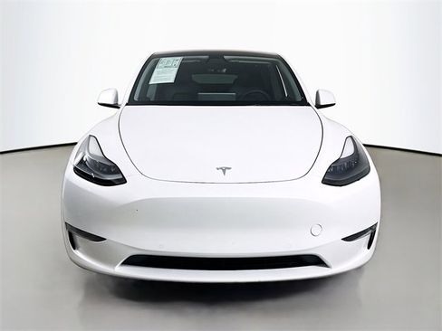 Used 2022 Tesla Model Y Performance image 2
