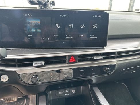 Used 2025 Kia Sorento LX FWD image 8