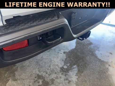 Used 2024 Jeep Gladiator Sport AWD/4WD image 17