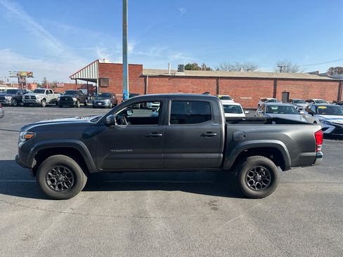 Used 2017 Toyota Tacoma SR5 image 43
