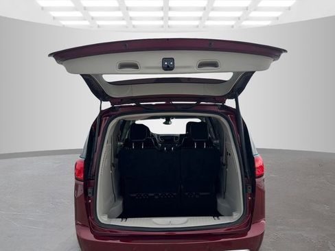 Used 2011 Chrysler Town & Country Touring-L w/ Entertainment Group #2 image 9