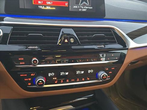 Used 2019 BMW 530i xDrive w/ Convenience Package image 11