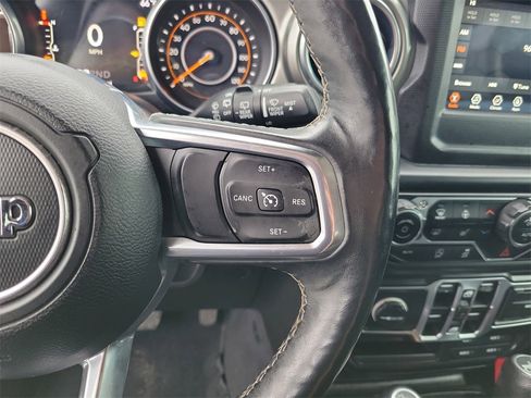 Used 2018 Jeep Wrangler Unlimited Sahara image 17