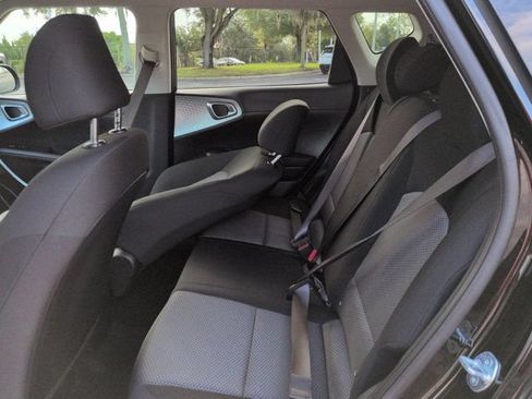 Used 2025 Kia Soul LX w/ LX Technology Package FWD image 12