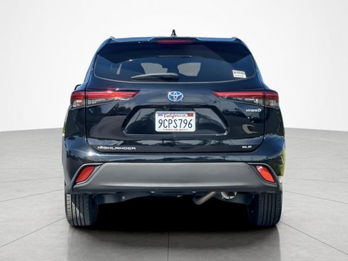 Certified 2022 Toyota Highlander XLE image 4