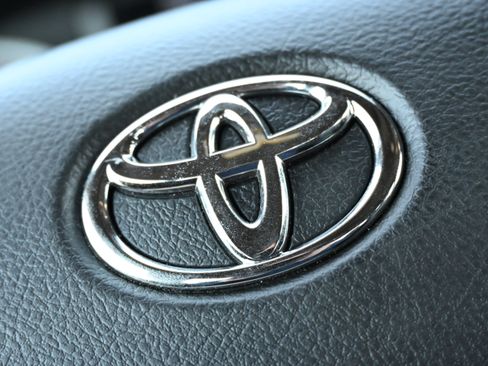Used 2022 Toyota Tacoma Limited AWD/4WD image 42