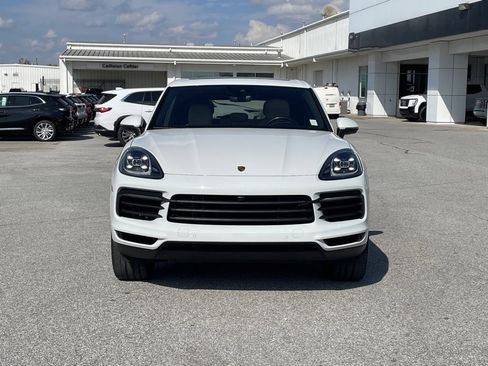 Used 2023 Porsche Cayenne Platinum Edition image 2