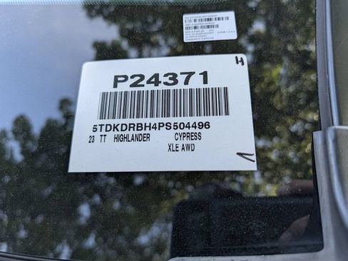 Used 2023 Toyota Highlander XLE AWD/4WD image 40