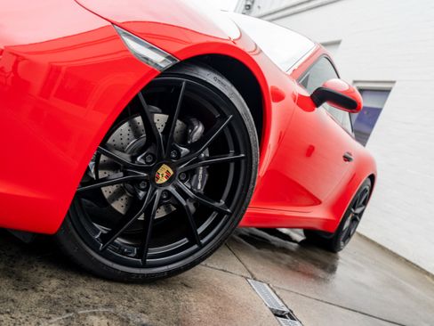 Used 2018 Porsche 911 Carrera RWD image 4