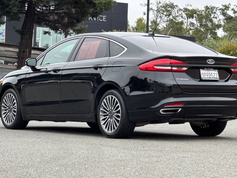 Used 2017 Ford Fusion SE w/ Fusion SE Technology Package AWD/4WD image 8