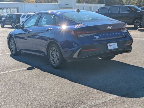 Used 2024 Hyundai Elantra SEL image 5