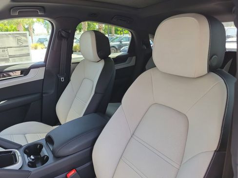 New 2026 Porsche Cayenne Coupe AWD/4WD image 5