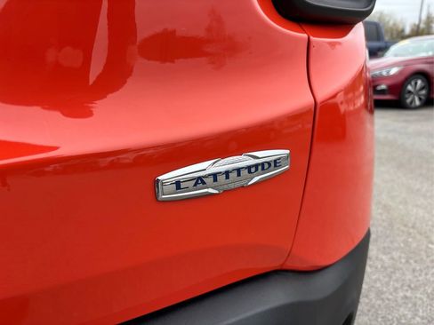 Used 2015 Jeep Renegade Latitude w/ Popular Equipment Group AWD/4WD image 14
