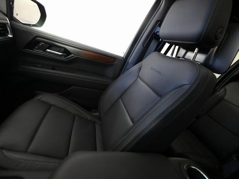 Used 2026 GMC Yukon XL Denali w/ Denali Reserve Package image 44