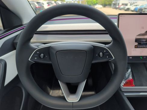 Used 2026 Tesla Model Y AWD image 17
